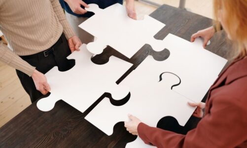 Klaster tematyczny w SEO: jak planować powiązane artykuły?
